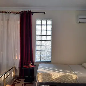 Nocleg ze śniadaniem 53, Tirana
